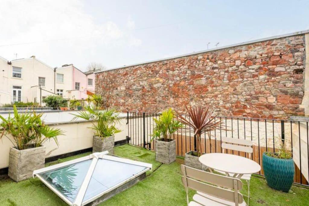Three Storey Clifton Town House Bristol Exterior photo