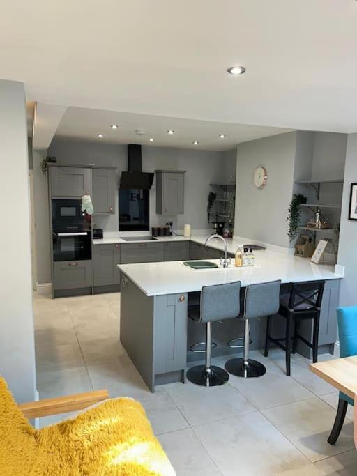 Three Storey Clifton Town House Bristol Exterior photo